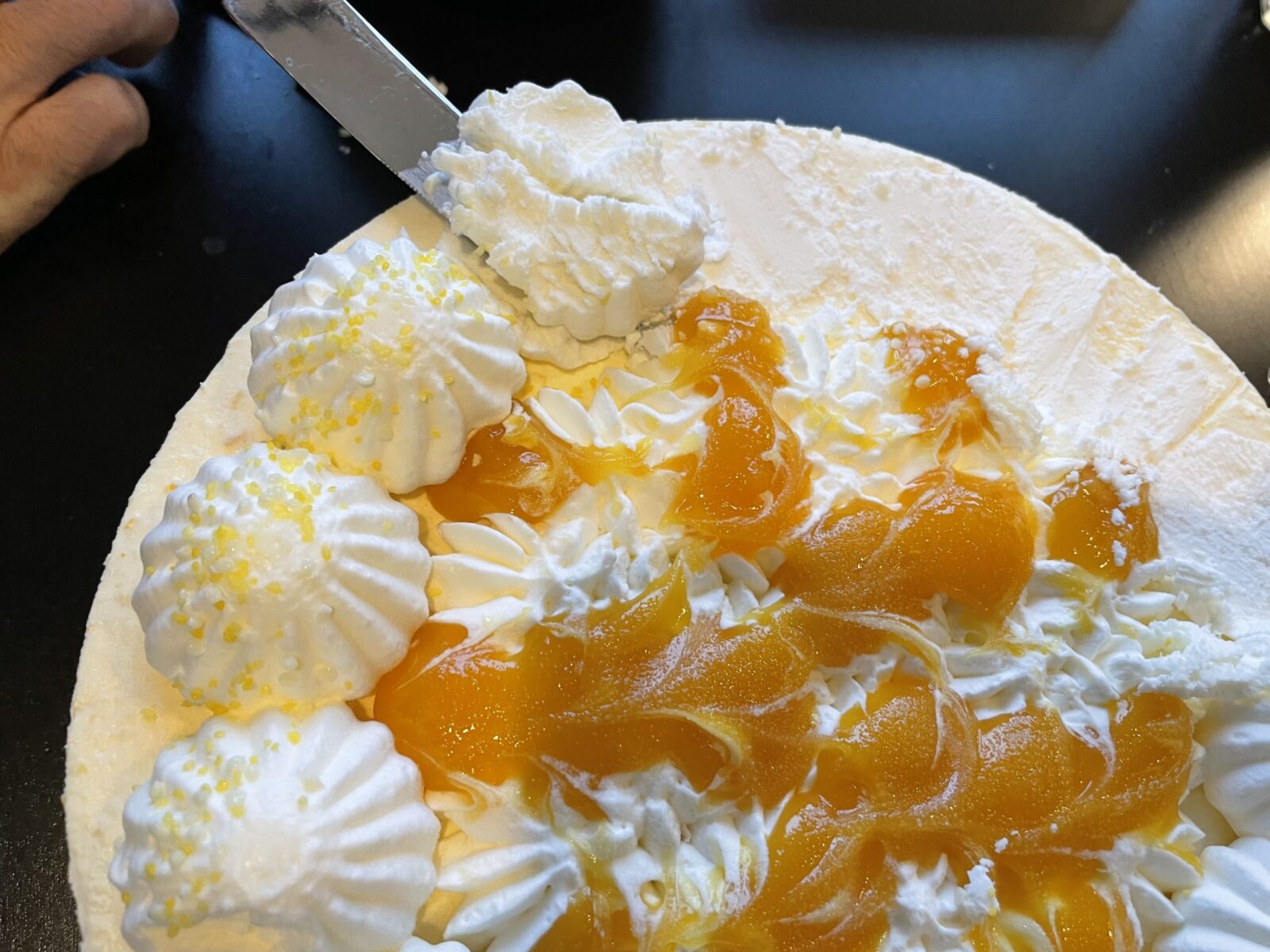 entfernen deko fertigtorte vorbereitung tortenideen