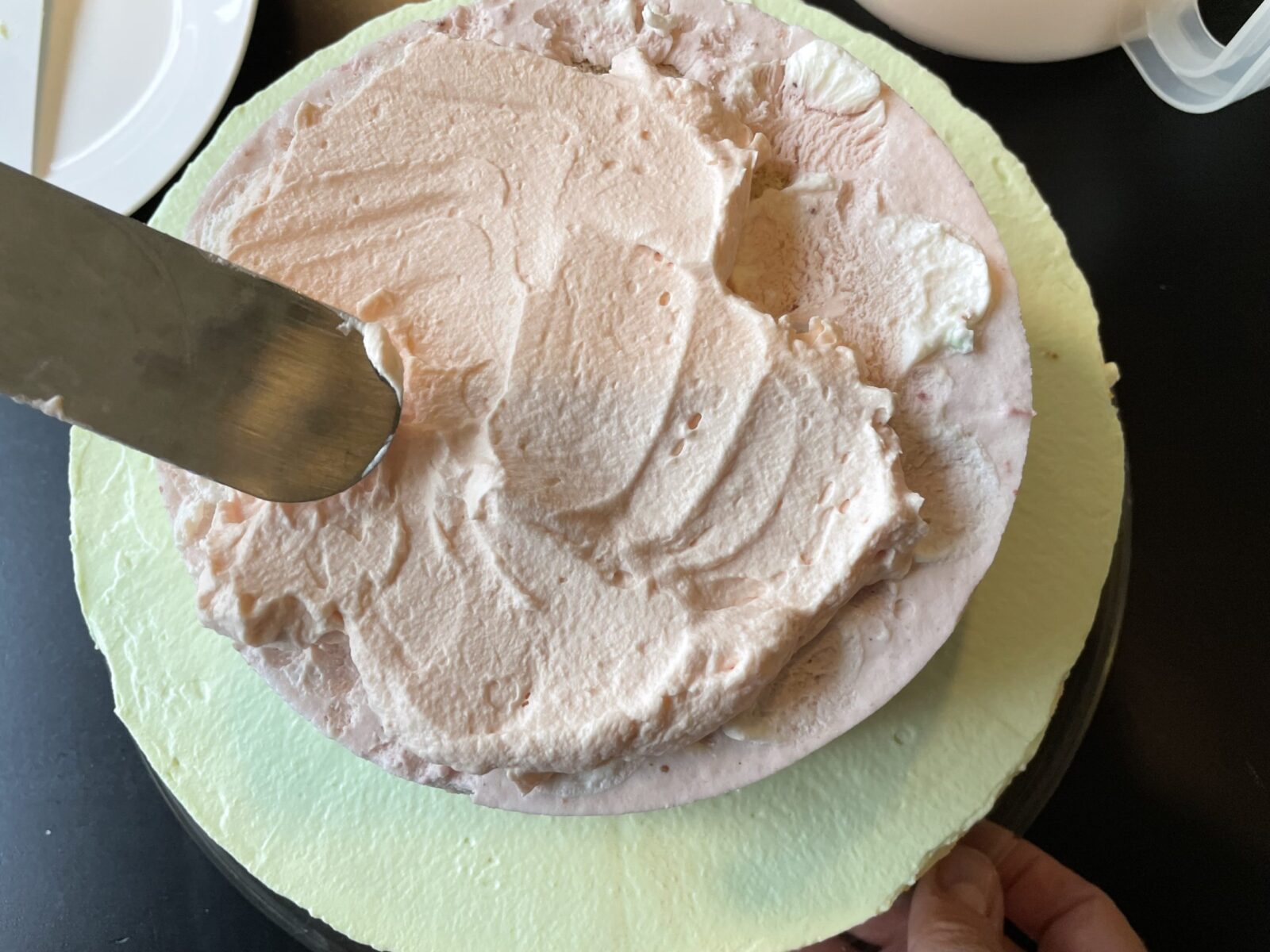 sahne torte glätten auftragen färben